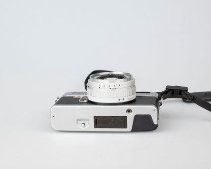 Minolta Hi-Matic E compact 35mm rangefinder camera feat. 40mm F1.7 Rokkor lens (serial 328710)