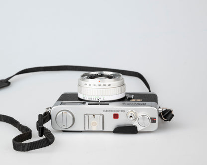 Minolta Hi-Matic E compact 35mm rangefinder camera feat. 40mm F1.7 Rokkor lens (serial 328710)