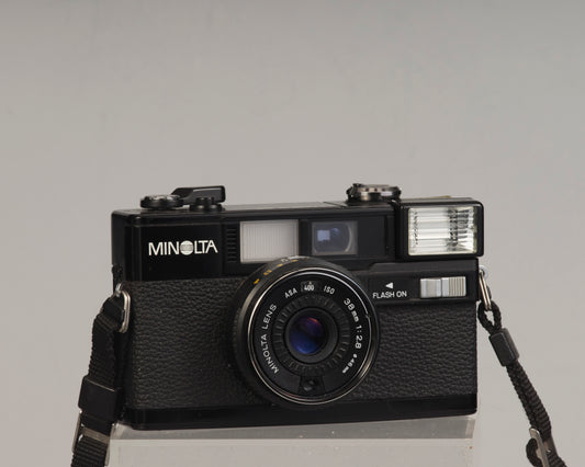 Appareil photo Minolta Hi-Matic S2 35 mm avec étui d'origine ; flash non fonctionnel, sinon fonctionne très bien