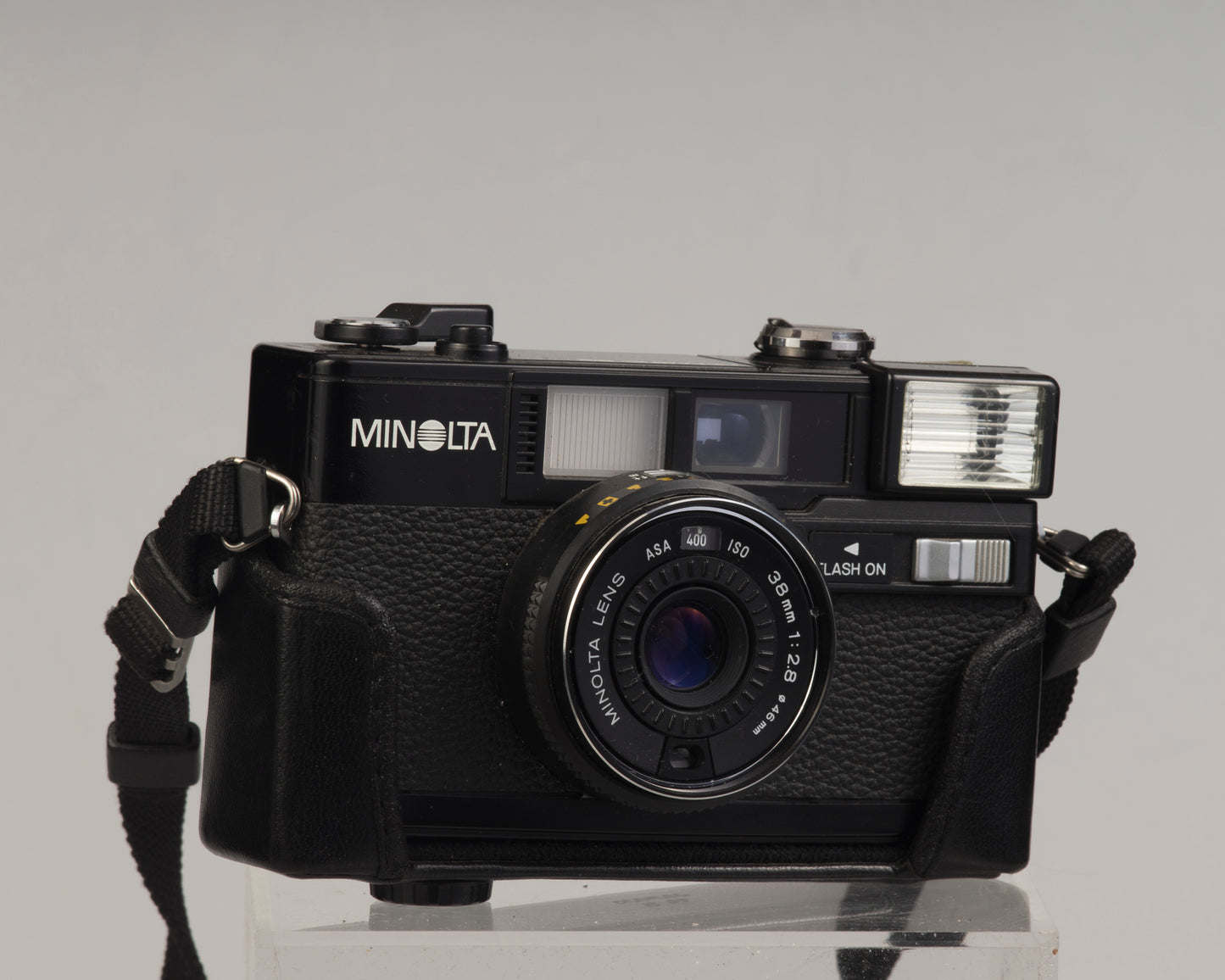 Minolta Hi-Matic S2 35mm camera w/ original case; flash not functional, otherwise works great