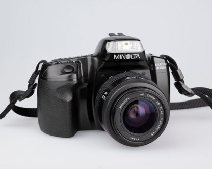 Minolta Maxxum 300si 35mm film SLR avec objectif 35-70mm + manuel