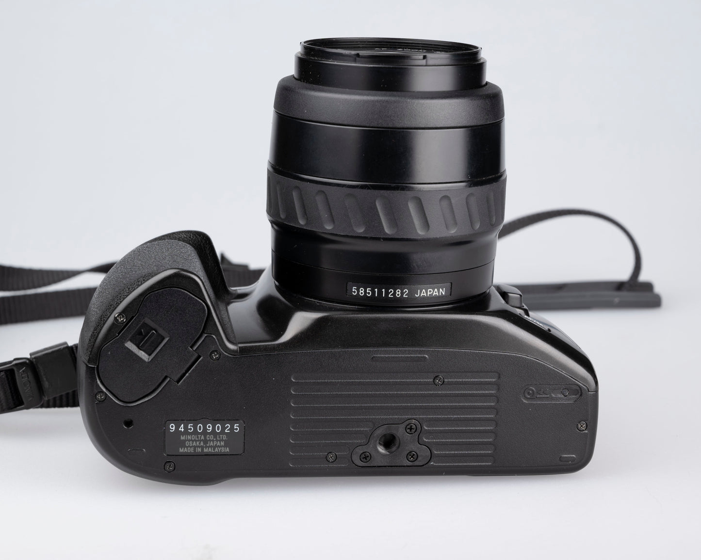 Minolta Maxxum 300si 35mm film SLR avec objectif 35-70mm + manuel