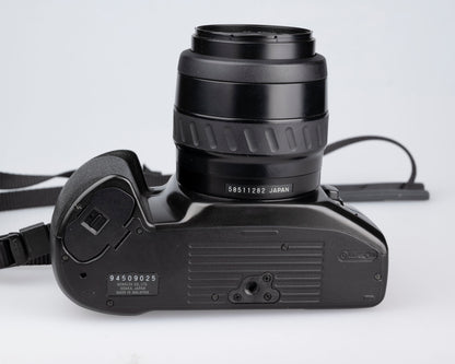 Minolta Maxxum 300si 35mm film SLR avec objectif 35-70mm + manuel