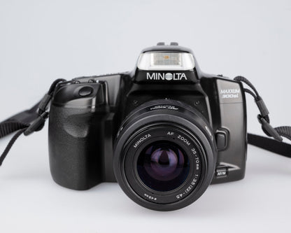Minolta Maxxum 300si 35mm film SLR avec objectif 35-70mm + manuel