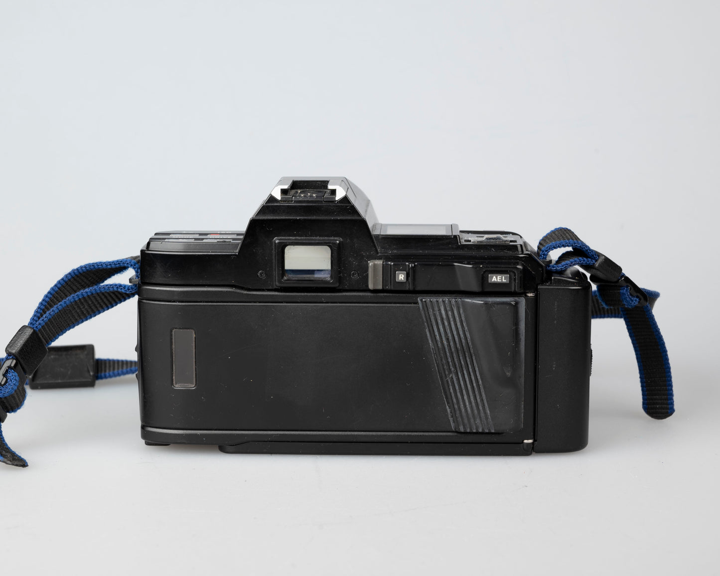 Minolta Maxxum 7000 35mm film SLR w/ 50mm f1.7 lens + 1800AF flash (serial 37101091)