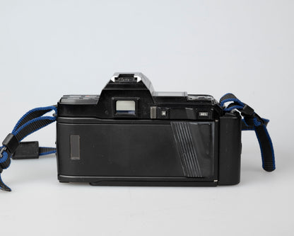 Minolta Maxxum 7000 35mm film SLR w/ 50mm f1.7 lens + 1800AF flash (serial 37101091)