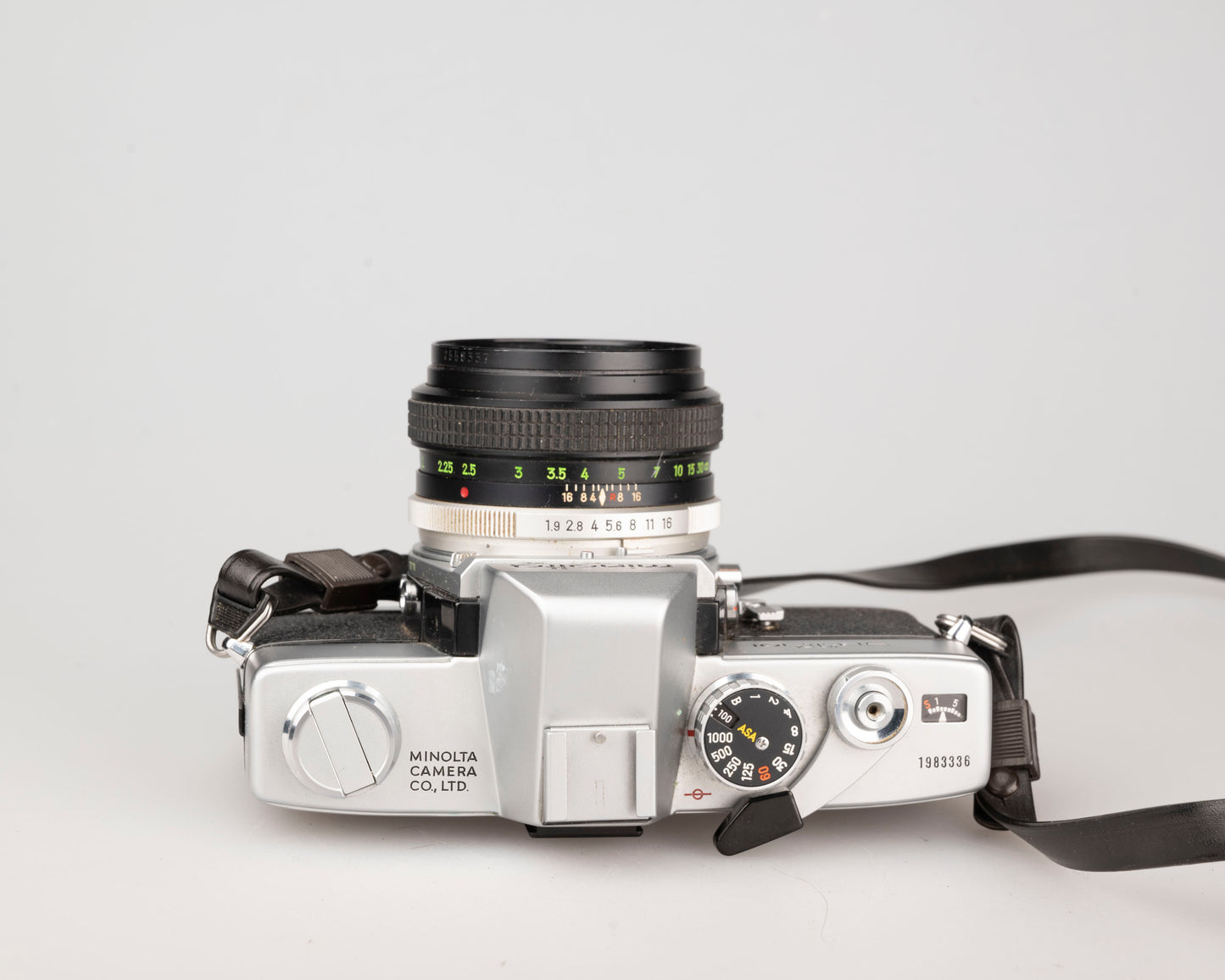 Minolta SRT 101 SLR 35 mm avec objectif MC Rokkor PF 55 mm f1.9 + étui toujours prêt (série 1983336)