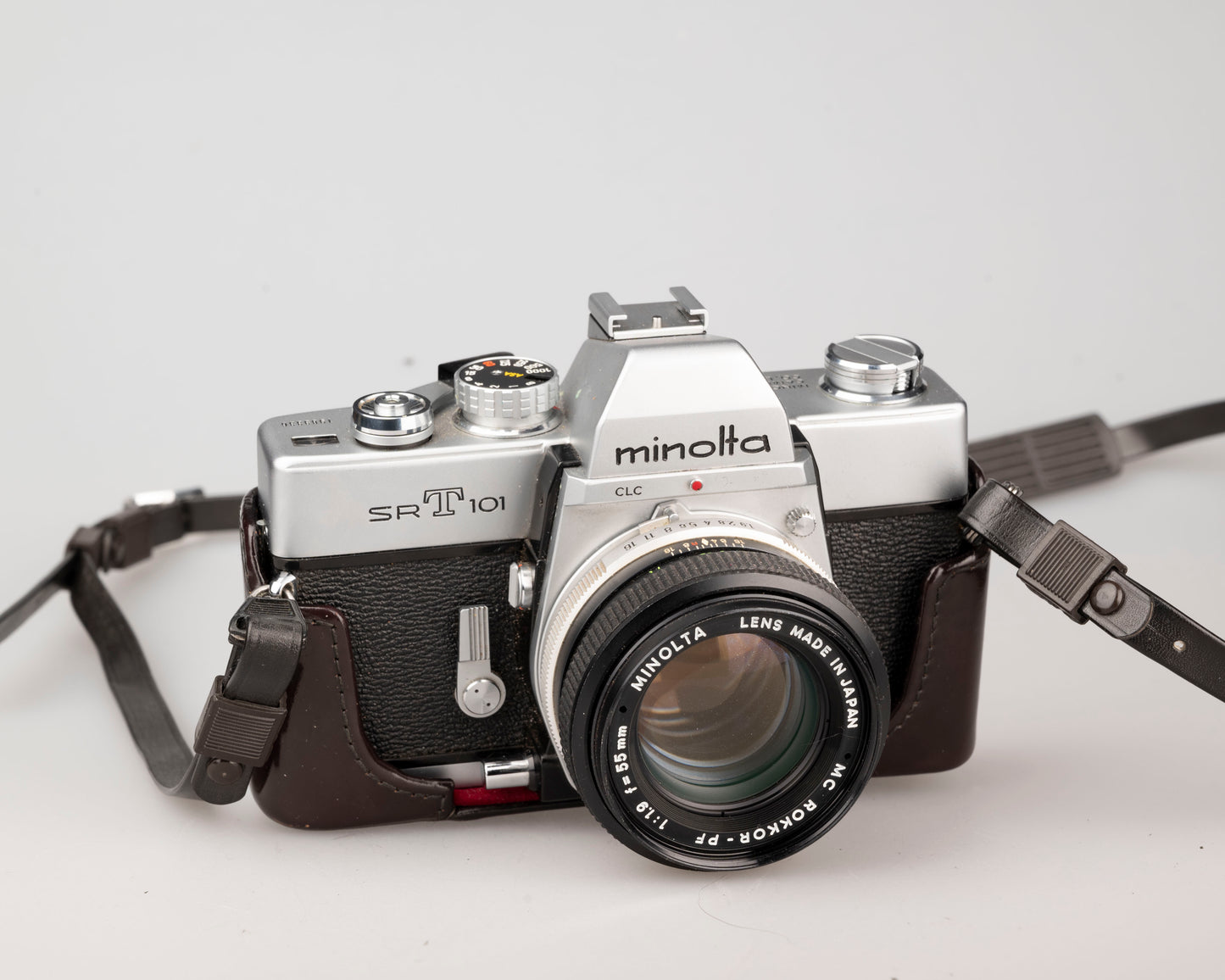 Minolta SRT 101 SLR 35 mm avec objectif MC Rokkor PF 55 mm f1.9 + étui toujours prêt (série 1983336)