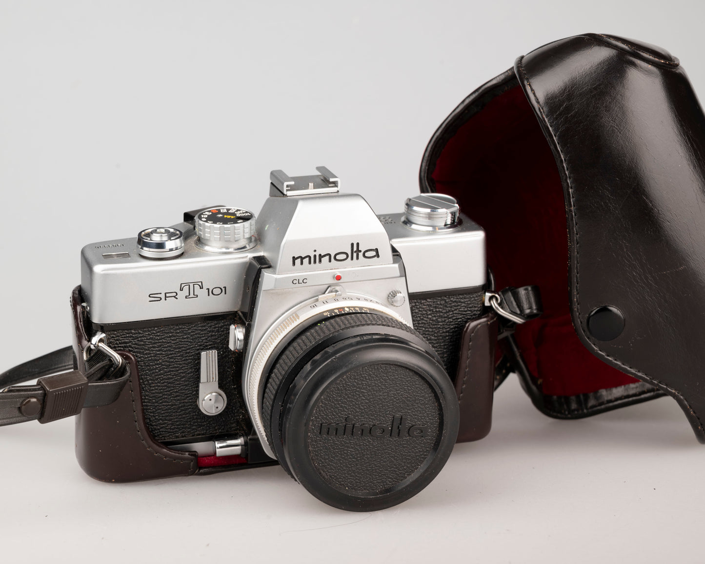 Minolta SRT 101 SLR 35 mm avec objectif MC Rokkor PF 55 mm f1.9 + étui toujours prêt (série 1983336)