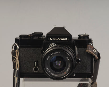 Appareil photo reflex Nikon Nikkormat FT2 35 mm avec objectif RMC Tokina II 28 mm f2.8