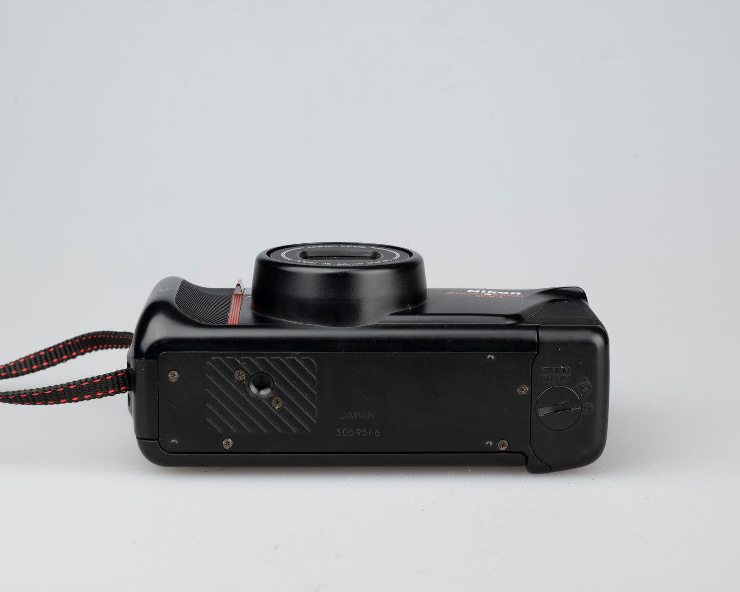 Nikon Zoom Touch 500 35mm camera (serial 5059546)