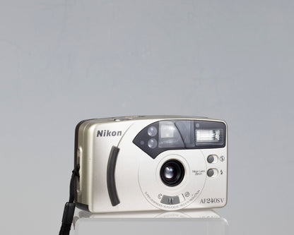 Appareil photo Nikon AF240SV 35 mm avec étui (série 5837134)