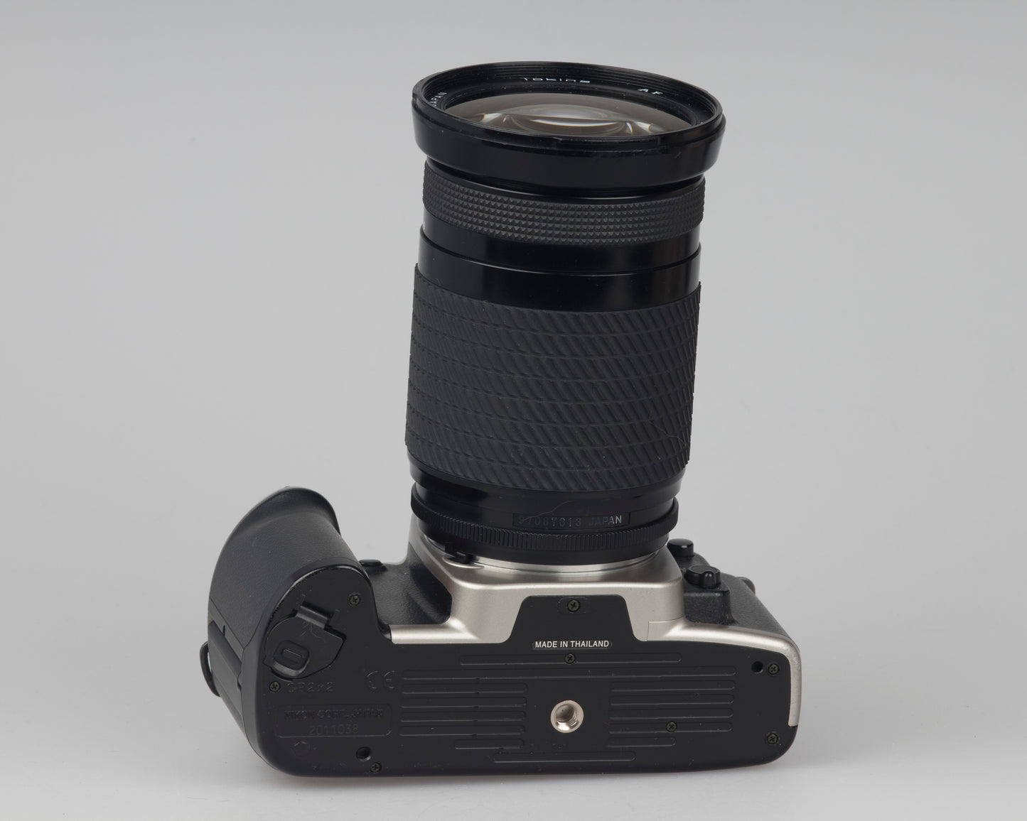Nikon F65 (alias N65) Reflex 35 mm avec boîte d'origine et manuel + objectif Tokina AF 28-210 mm