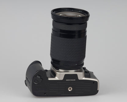Nikon F65 (alias N65) Reflex 35 mm avec boîte d'origine et manuel + objectif Tokina AF 28-210 mm