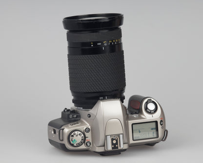 Nikon F65 (alias N65) Reflex 35 mm avec boîte d'origine et manuel + objectif Tokina AF 28-210 mm