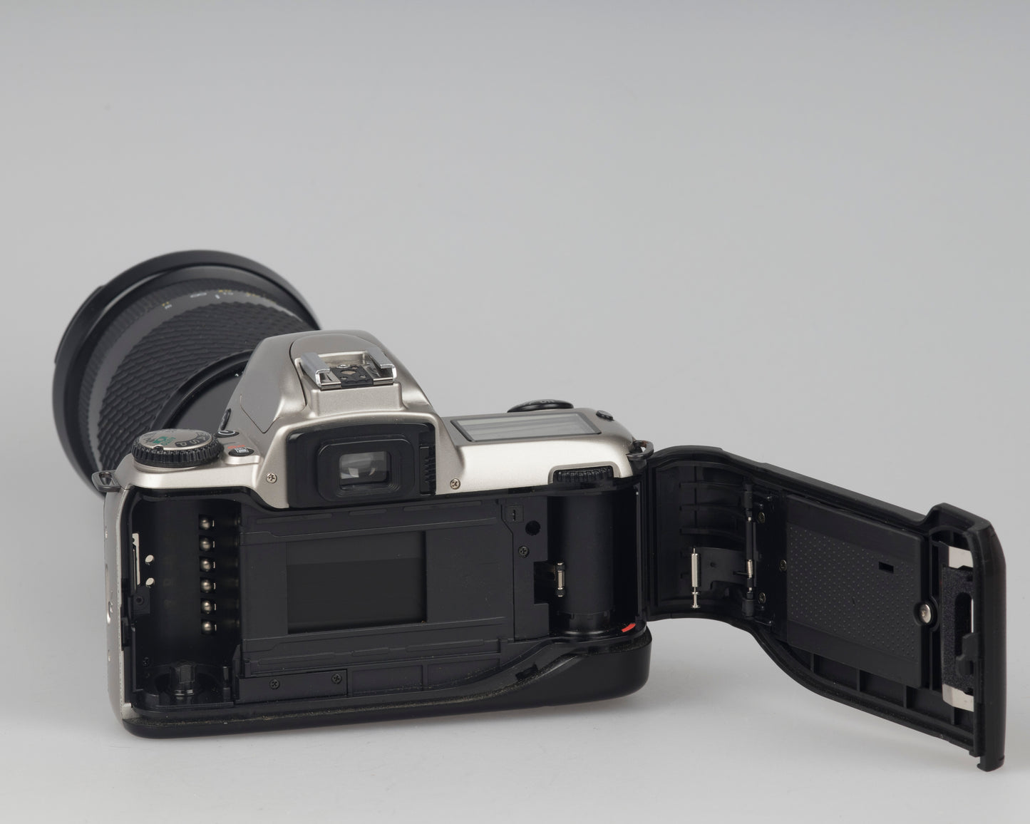 Nikon F65 (alias N65) Reflex 35 mm avec boîte d'origine et manuel + objectif Tokina AF 28-210 mm