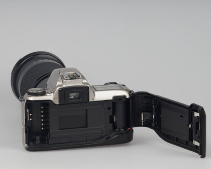 Nikon F65 (alias N65) Reflex 35 mm avec boîte d'origine et manuel + objectif Tokina AF 28-210 mm