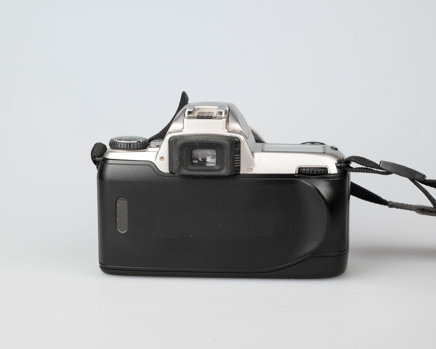 Nikon F65 (alias N65) SLR à film 35 mm avec objectif AF Nikkor 28-100 mm (série 2898438)