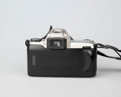 Nikon F65 (alias N65) SLR à film 35 mm avec objectif AF Nikkor 28-100 mm (série 2898438)