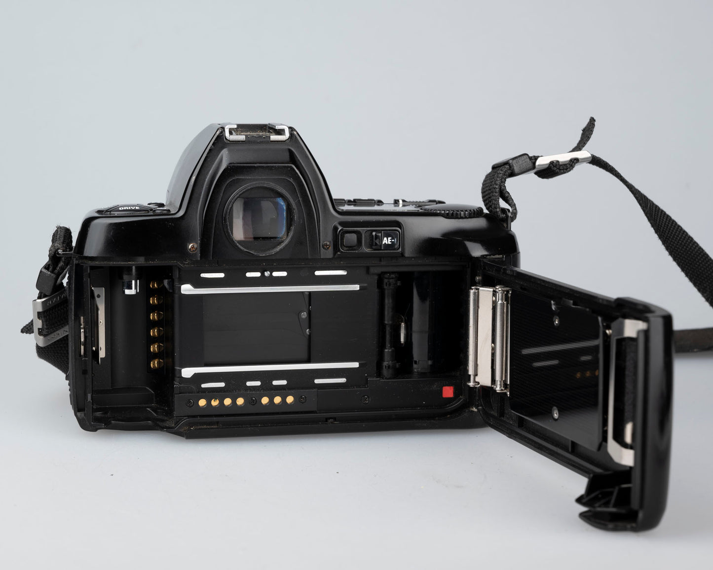 Reflex Nikon F-801 35 mm + Nikon Speedlight SB-24 + objectif AF Nikkor 35-80 mm + manuel