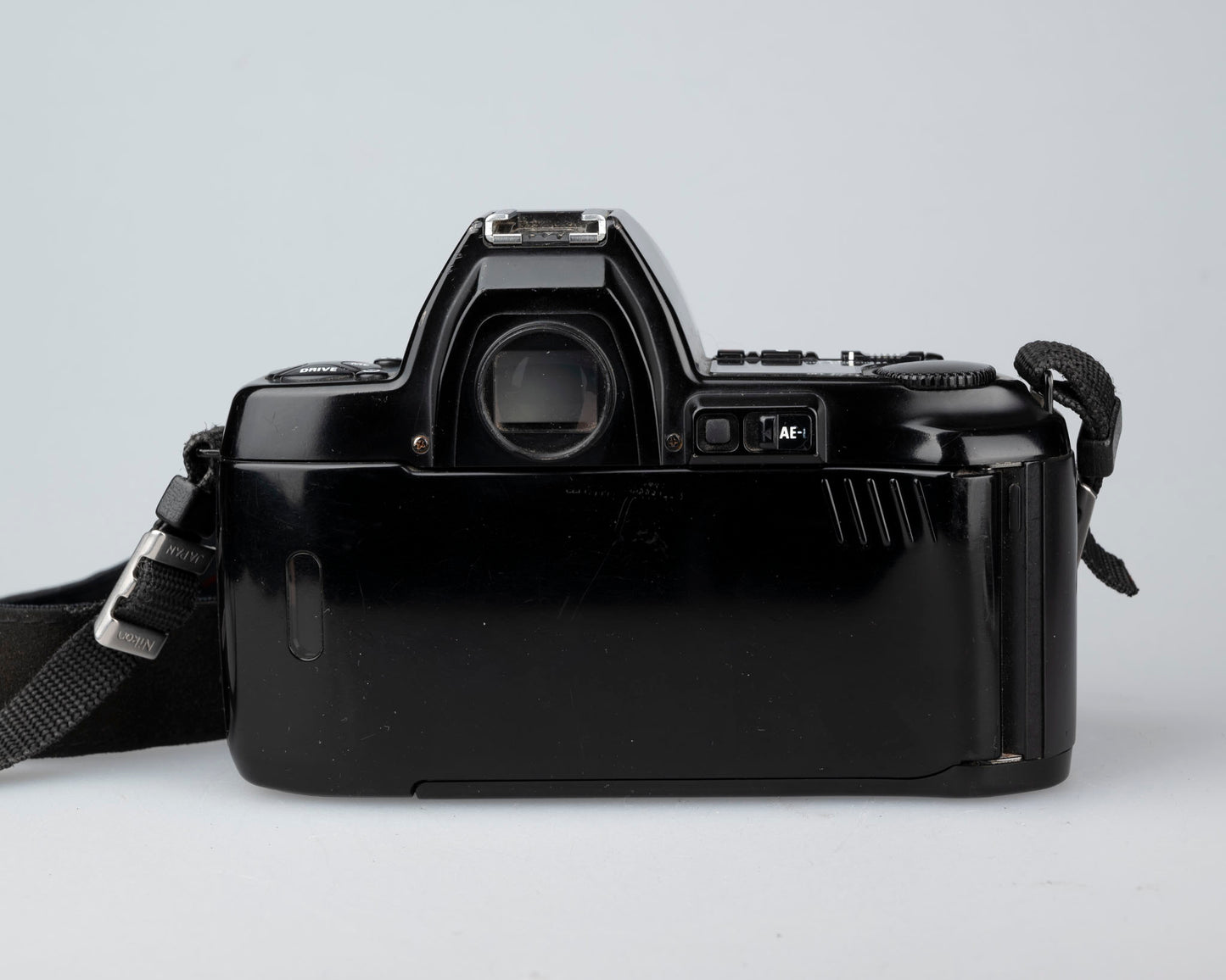 Reflex Nikon F-801 35 mm + Nikon Speedlight SB-24 + objectif AF Nikkor 35-80 mm + manuel