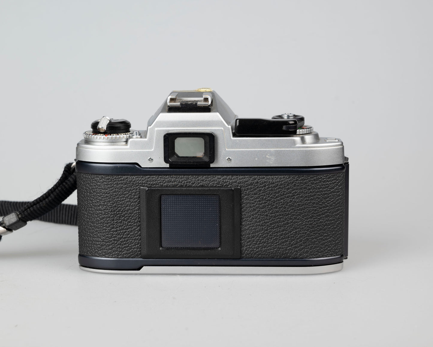 Appareil photo reflex Nikon FG 35 mm avec objectif 50 mm f1.8 et étui toujours prêt