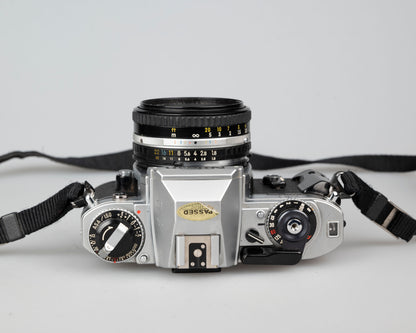 Appareil photo reflex Nikon FG 35 mm avec objectif 50 mm f1.8 et étui toujours prêt