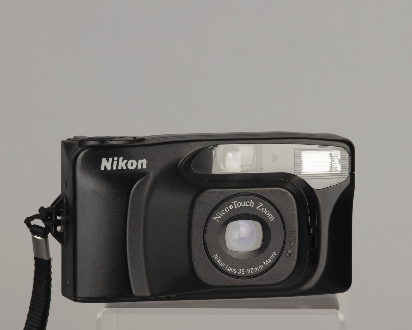 Appareil photo Nikon Nice Touch Zoom 35 mm avec étui et manuel