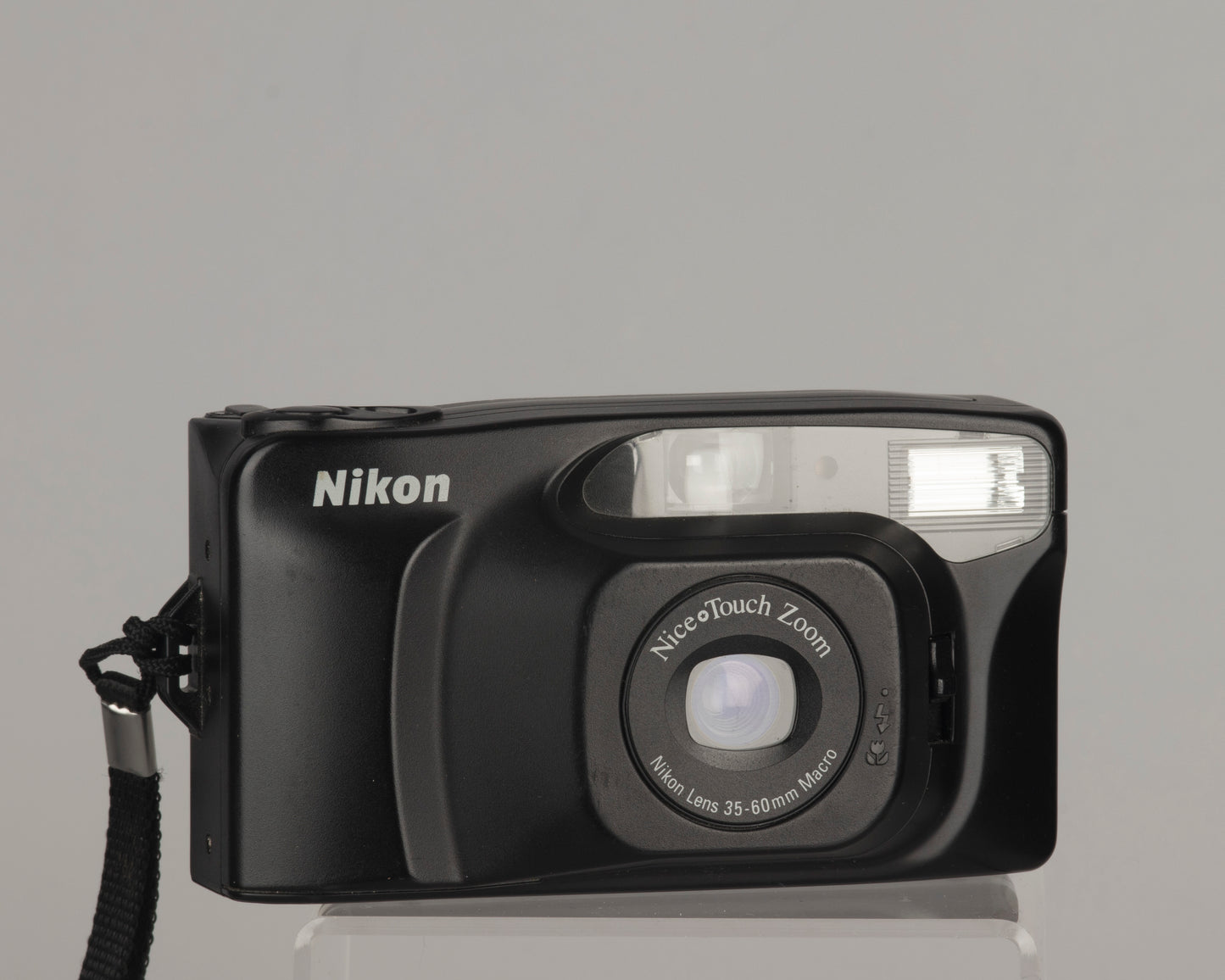 Appareil photo Nikon Nice Touch Zoom 35 mm avec étui et manuel