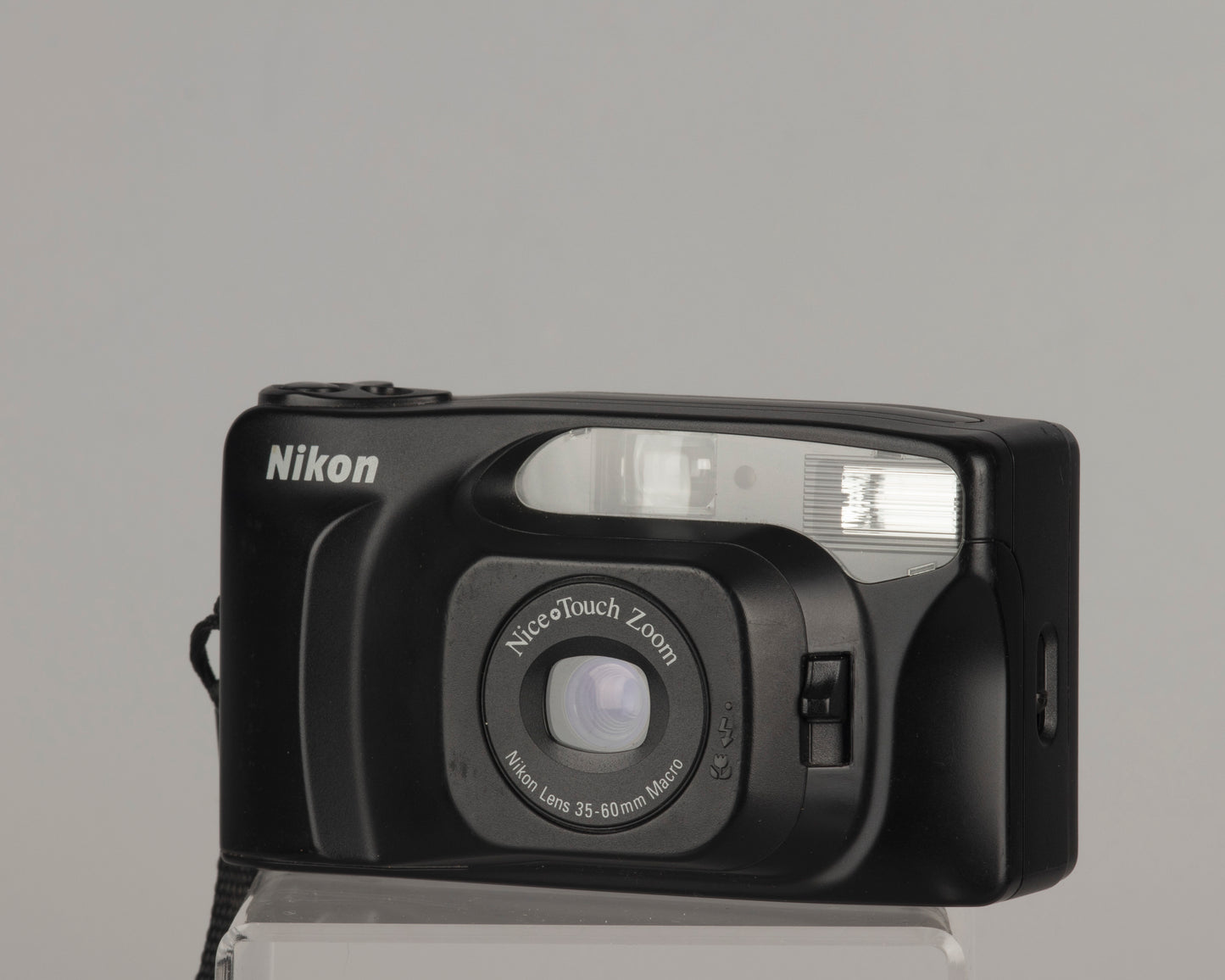 Appareil photo Nikon Nice Touch Zoom 35 mm avec étui et manuel