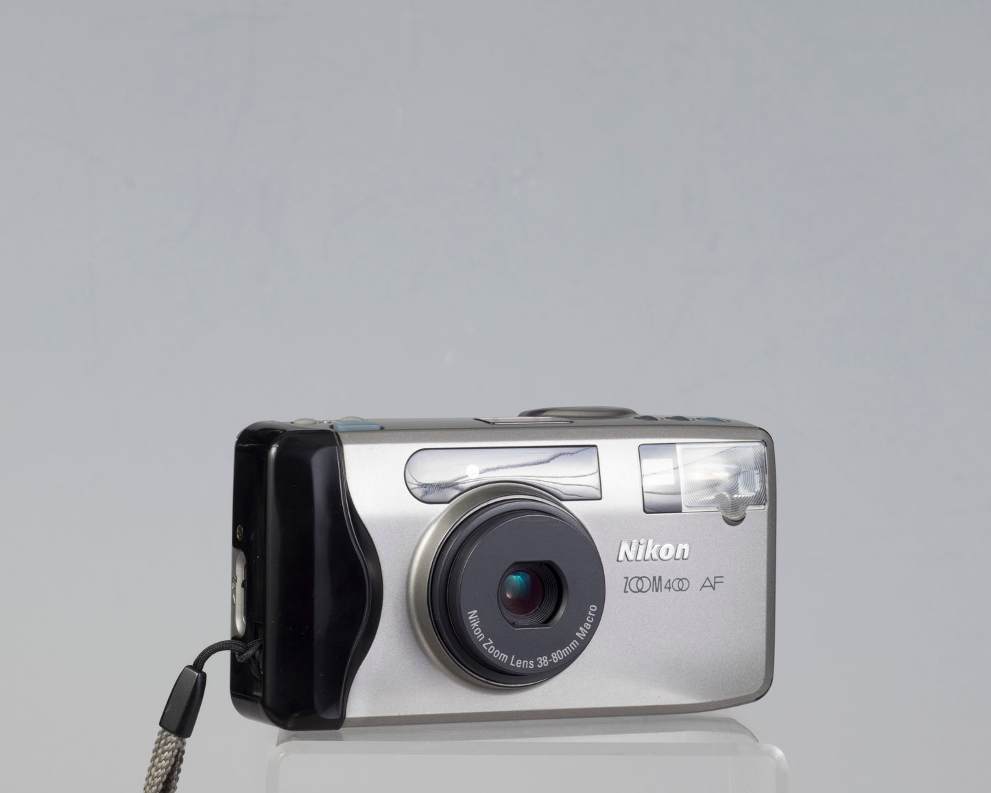 Appareil photo Nikon Zoom 400AF 35 mm avec boîte et étui d'origine (série 5065831)