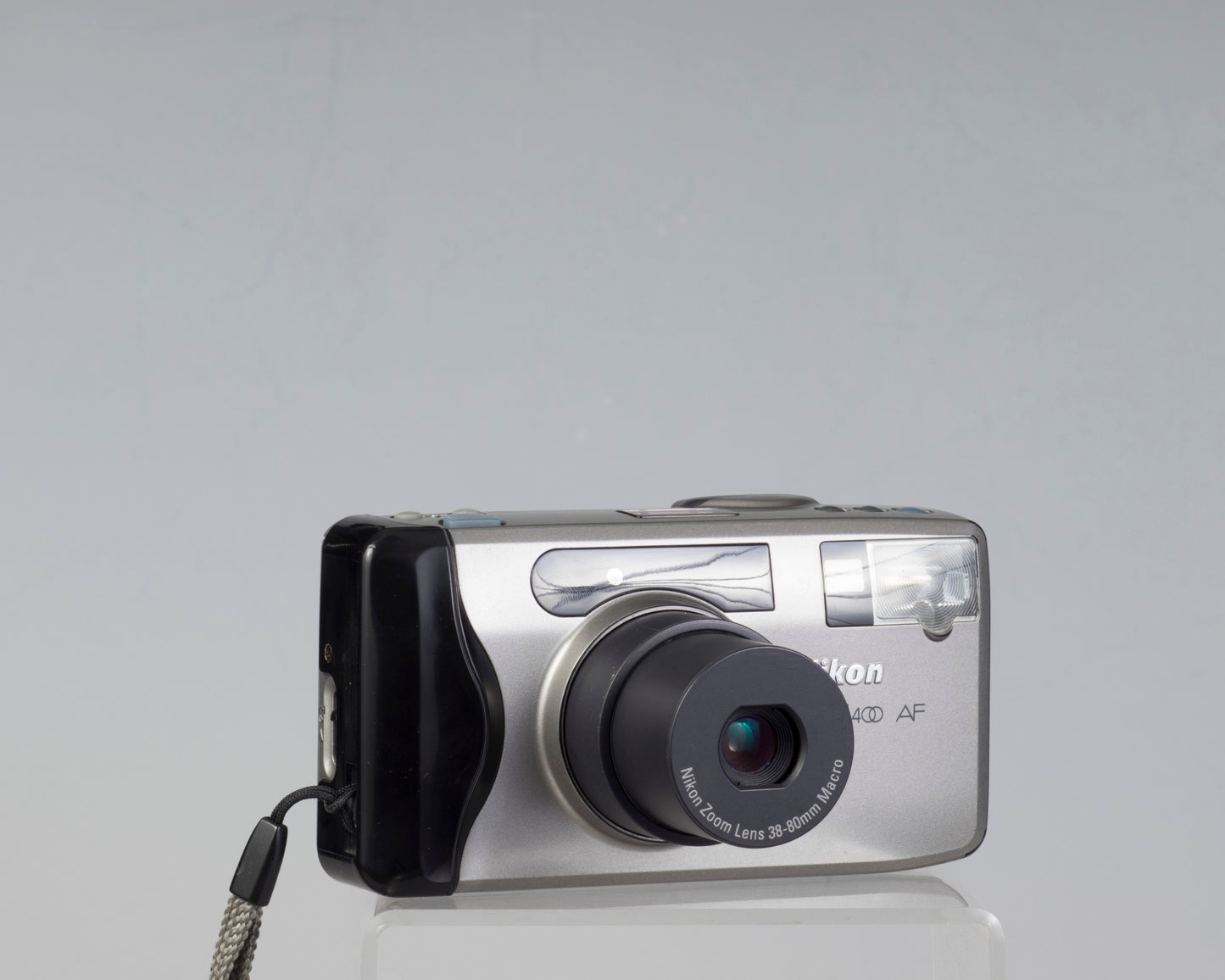 Appareil photo Nikon Zoom 400AF 35 mm avec boîte et étui d'origine (série 5065831)