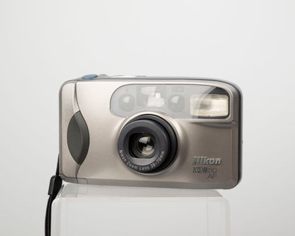 Appareil photo Nikon Zoom 210AF 35 mm avec étui (série 5082182)
