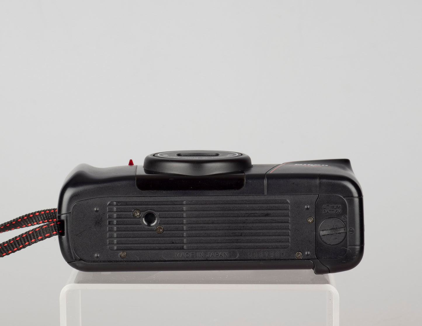 Nikon Zoom Touch 400 35mm camera w/ case and manual (serial 5567905)