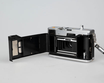 Olympus 35 EC viewfinder 35mm camera w/ case + flash