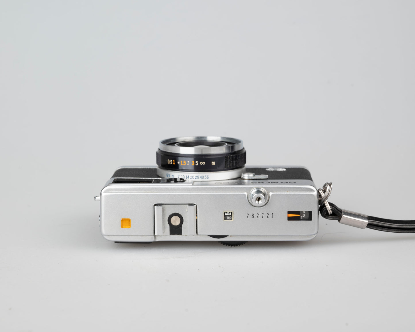 Olympus 35 EC viewfinder 35mm camera w/ case + flash