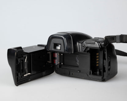 Olympus IS-2 'bridge' SLR 35 mm avec objectif 35-135 mm + convertisseurs 1,5x et 0,8x (série 1012390)