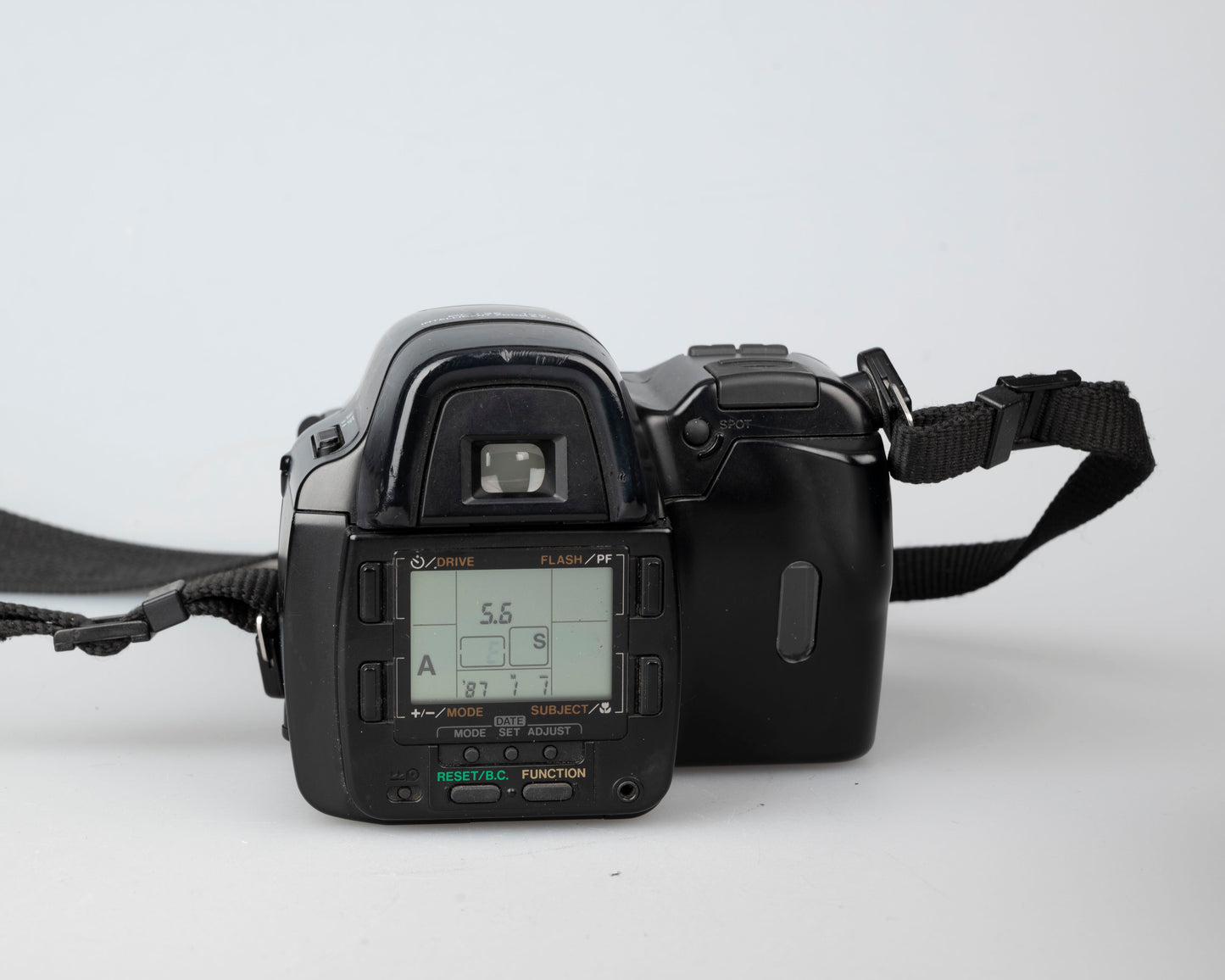 Olympus IS-2 'bridge' SLR 35 mm avec objectif 35-135 mm + convertisseurs 1,5x et 0,8x (série 1012390)