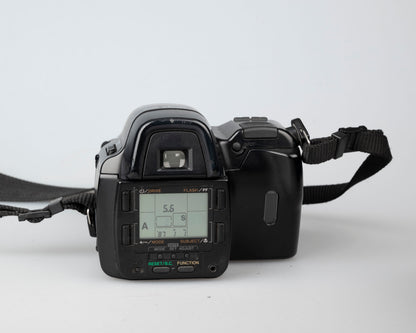 Olympus IS-2 'bridge' SLR 35 mm avec objectif 35-135 mm + convertisseurs 1,5x et 0,8x (série 1012390)