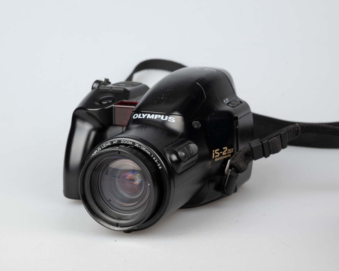 Olympus IS-2 'bridge' SLR 35 mm avec objectif 35-135 mm + convertisseurs 1,5x et 0,8x (série 1012390)