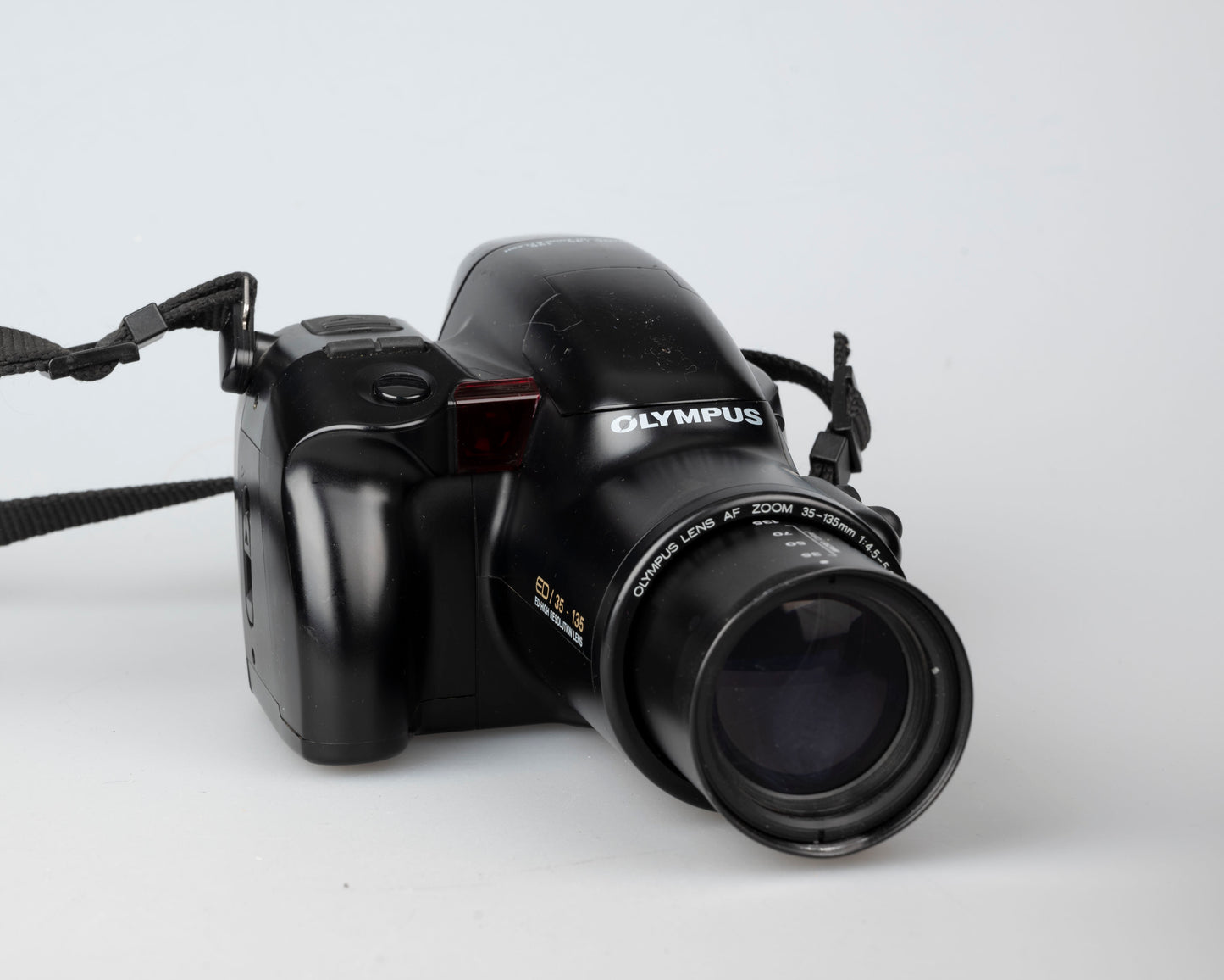 Olympus IS-2 'bridge' SLR 35 mm avec objectif 35-135 mm + convertisseurs 1,5x et 0,8x (série 1012390)
