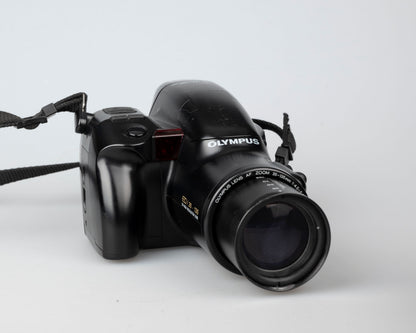Olympus IS-2 'bridge' SLR 35 mm avec objectif 35-135 mm + convertisseurs 1,5x et 0,8x (série 1012390)