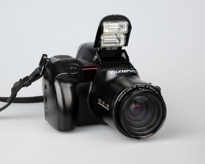 Olympus IS-2 'bridge' SLR 35 mm avec objectif 35-135 mm + convertisseurs 1,5x et 0,8x (série 1012390)