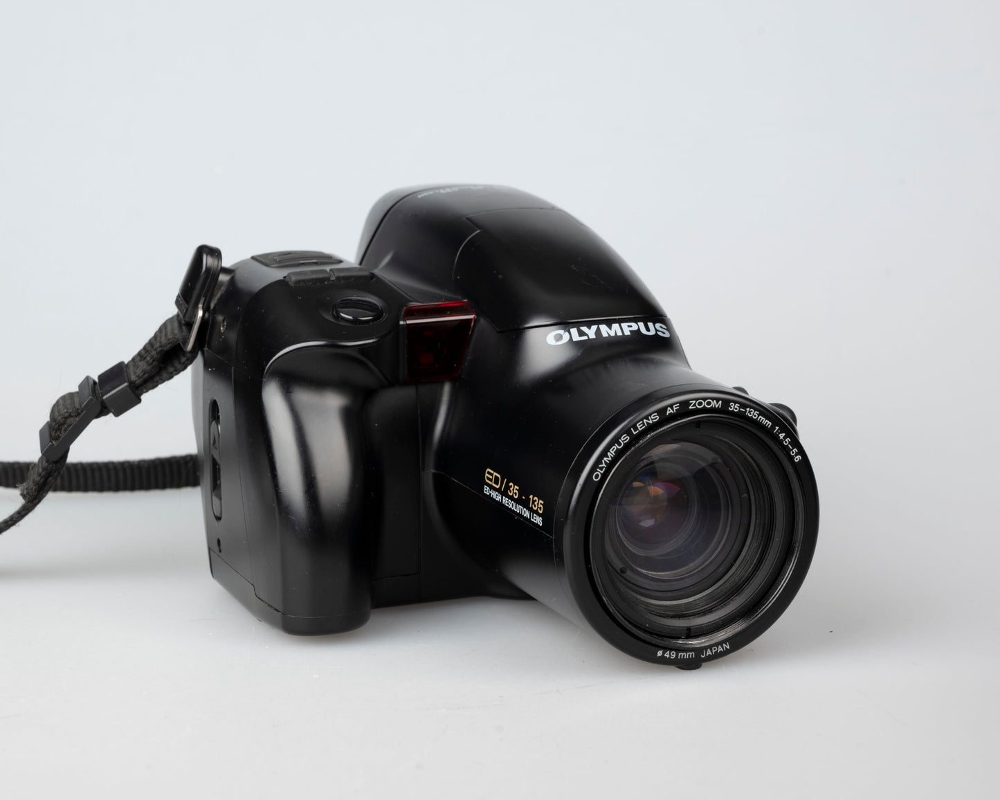 Olympus IS-2 'bridge' SLR 35 mm avec objectif 35-135 mm + convertisseurs 1,5x et 0,8x (série 1012390)