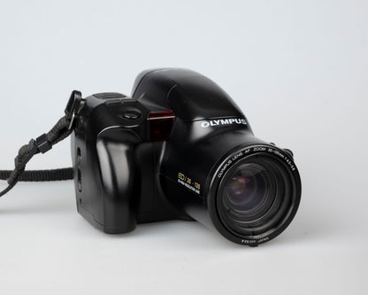 Olympus IS-2 'bridge' SLR 35 mm avec objectif 35-135 mm + convertisseurs 1,5x et 0,8x (série 1012390)