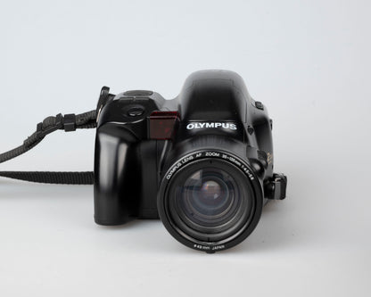 Olympus IS-2 'bridge' SLR 35 mm avec objectif 35-135 mm + convertisseurs 1,5x et 0,8x (série 1012390)