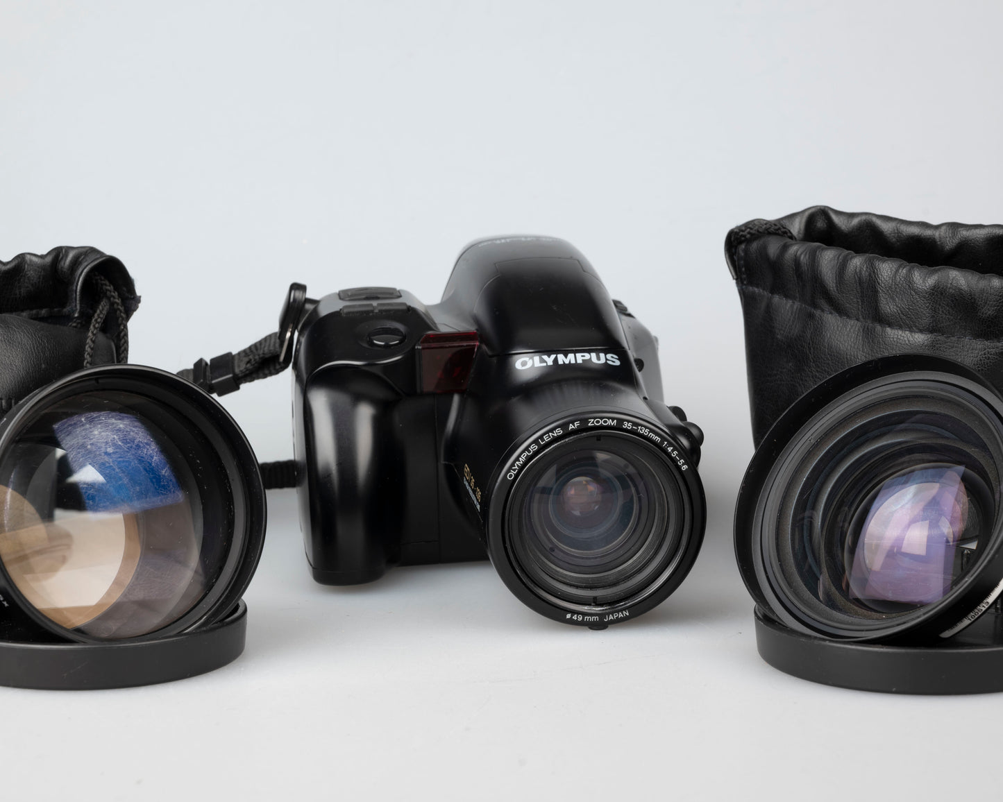 Olympus IS-2 'bridge' SLR 35 mm avec objectif 35-135 mm + convertisseurs 1,5x et 0,8x (série 1012390)