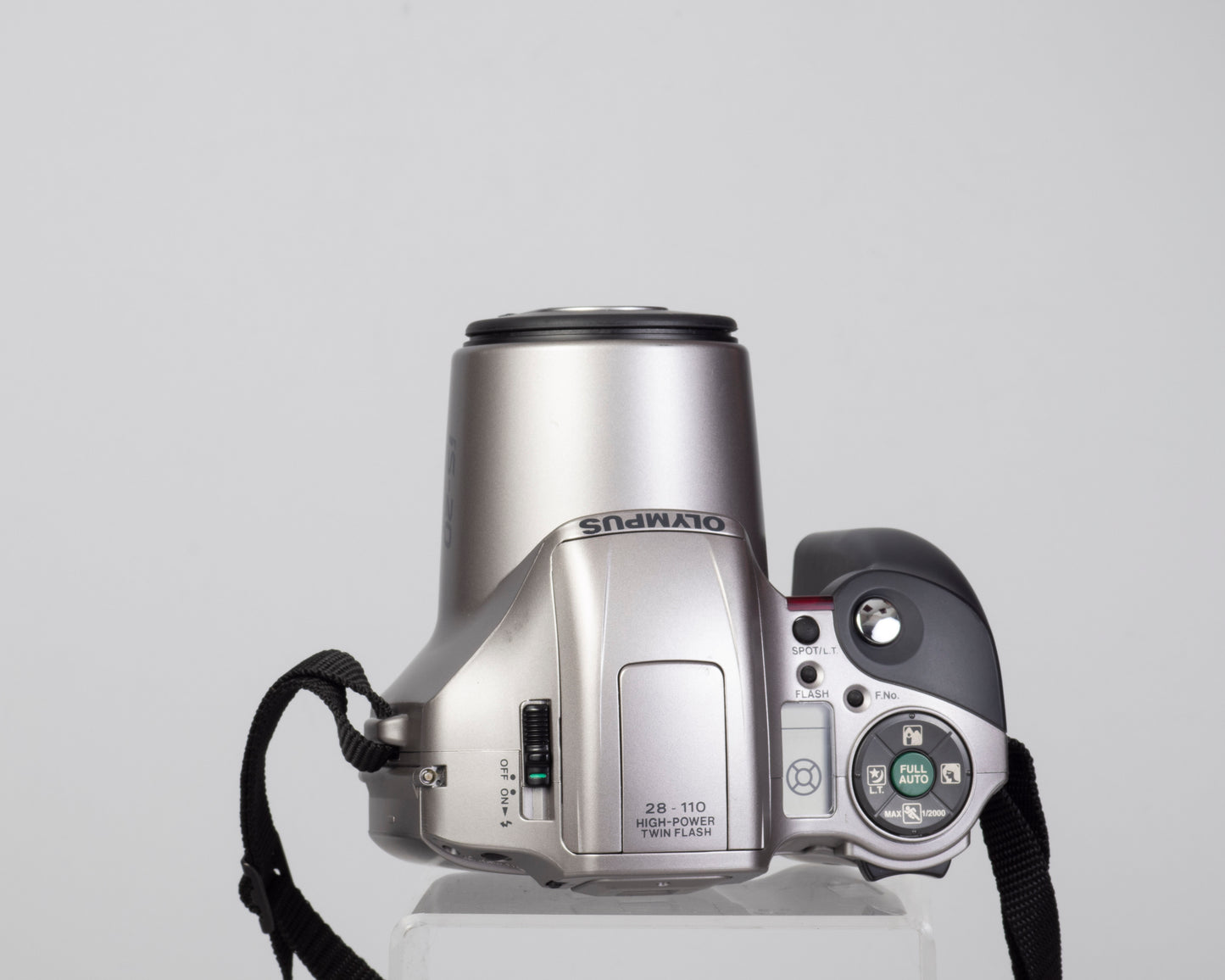 Olympus IS-20 QD 'bridge' Reflex 35 mm avec objectif 28-110 (série 1360187)