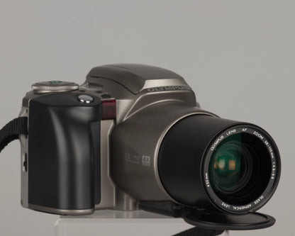 Olympus IS-300 'bridge' SLR 35 mm avec objectif 28-110