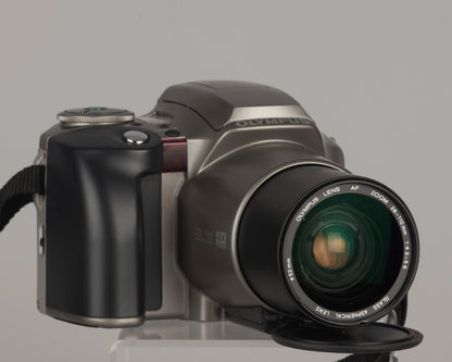 Olympus IS-300 'bridge' SLR 35 mm avec objectif 28-110